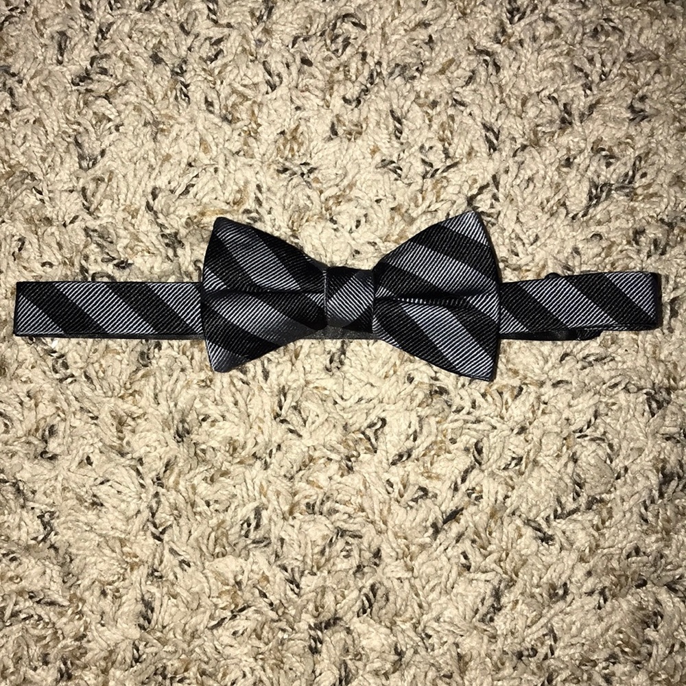 Adjustable size bowtie